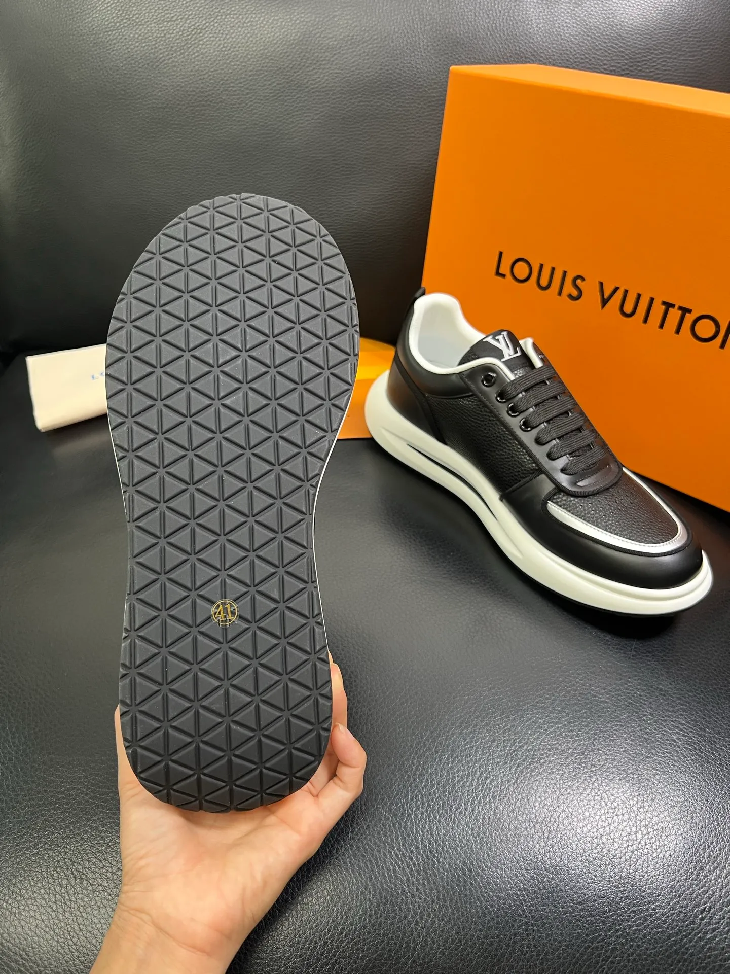 Men's shoes💰800 Lv 🔍Top purchasing agent🇮🇹 Louis Vuitton, the sports sneaker counter is synchronized, the uppers are imported from Italy, high-quality splicing colorful and complex crafts, the imported mesh padding is soft and comfortable, soles: original soles specially provided by the original factory, T men's men's shoes 💰U exclusive movable molded soles are super comfortable, original factory and single goods, 🔍🔍high quality, you can enter and exit the counter at will, welcome to compare, code number 38-44 (customized 45) 85871